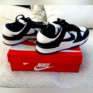 Nike dunks low twist. women’s size 8